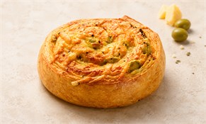 Girella sfiziosa ai formaggi e olive